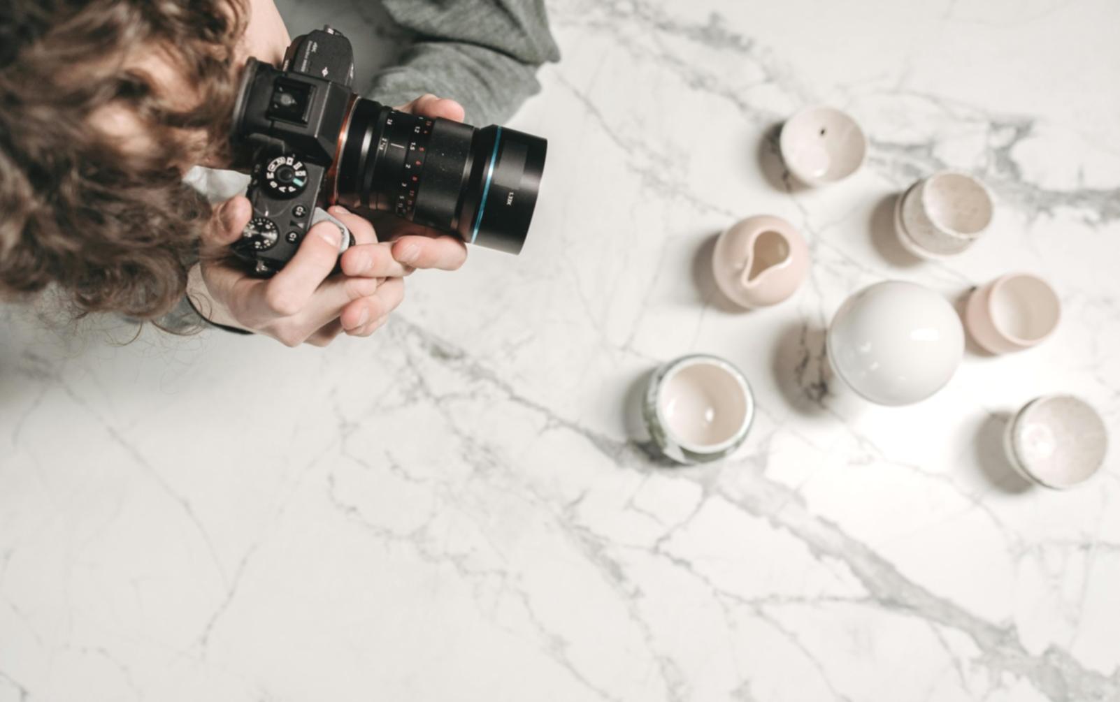 Sessione pratica di fotografia sportiva con studenti sul campo